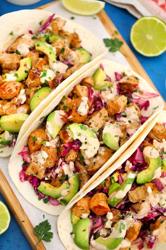 chipotle chicken tacos with chipotle cream with limes on the side