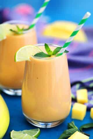 Image of mango smoothie with lime.