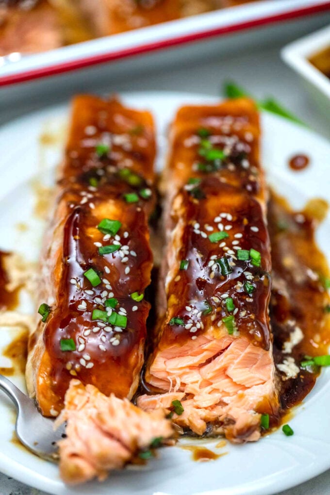 Picture of teriyaki salmon slices.