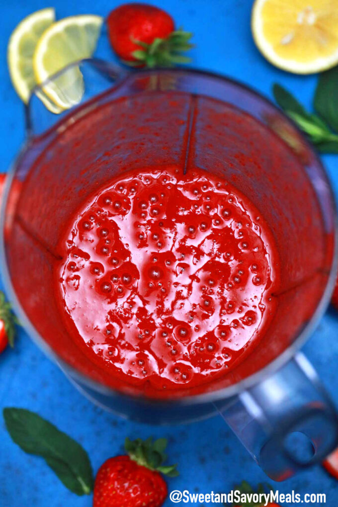 Image of how to make strawberry lemonade.