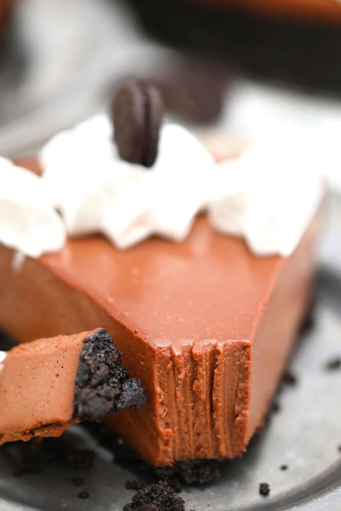 Image of sliced Nutella cheesecake with Oreo crust.