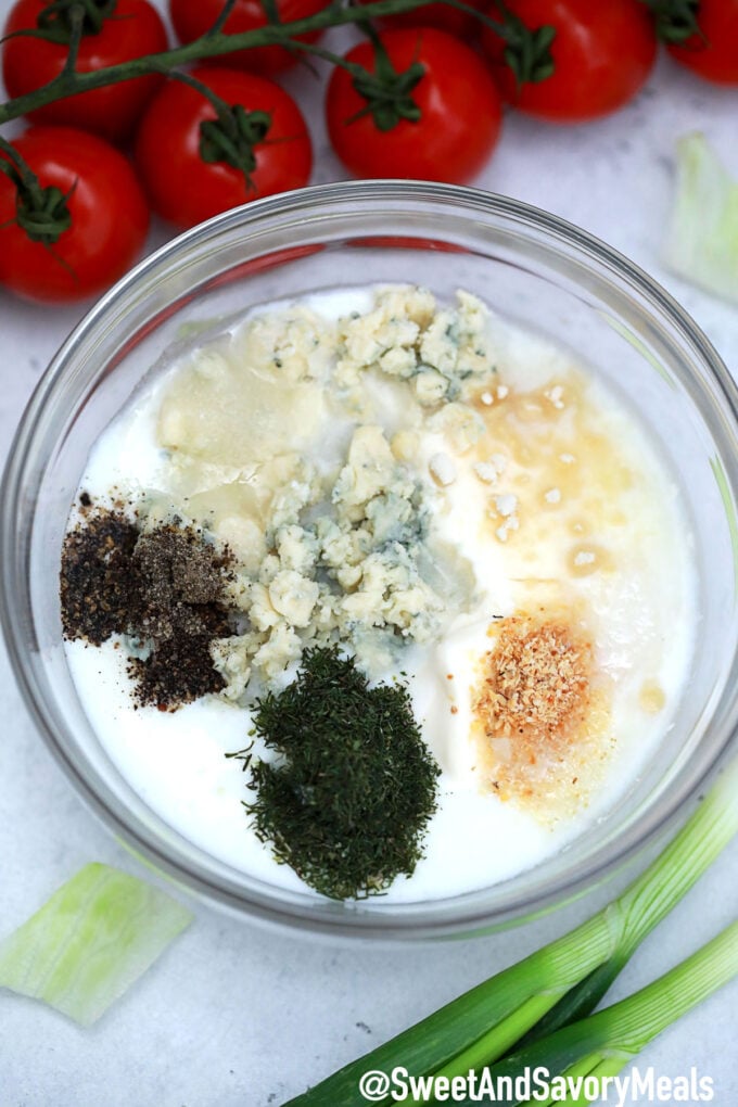 Picture of blue cheese dressing.