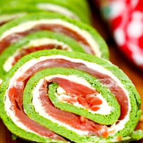 Picture of Keto arugula salmon roll.