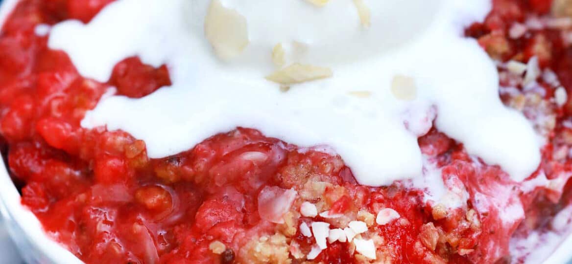 Image of strawberry crisp in a bowl.