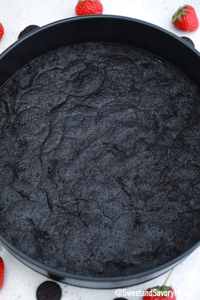 Photo of cheesecake Oreo crust.