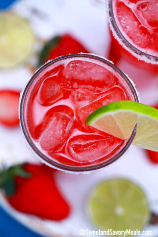 Strawberry Margarita Drink Recipe: easy & homemade [Video] - Sweet and ...