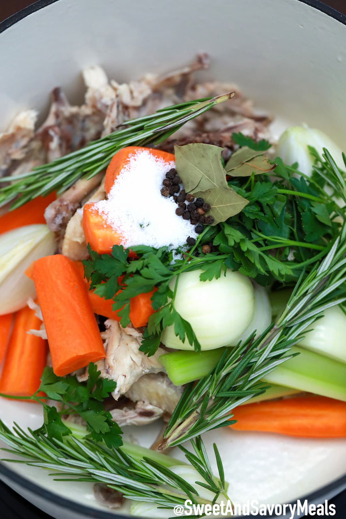 How to Make Homemade Chicken Stock [Video] Sweet and Savory Meals