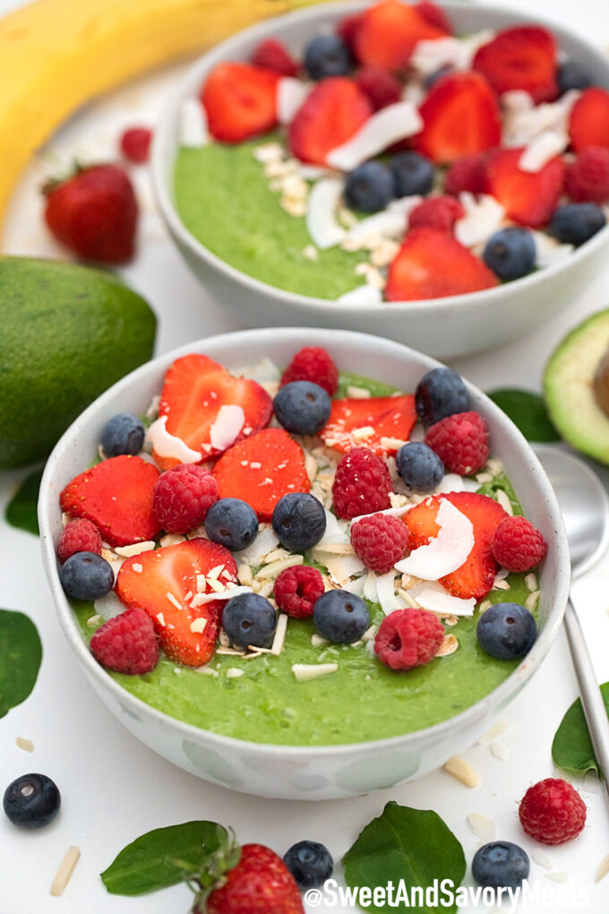 Green smoothie bowl with berries and almonds.