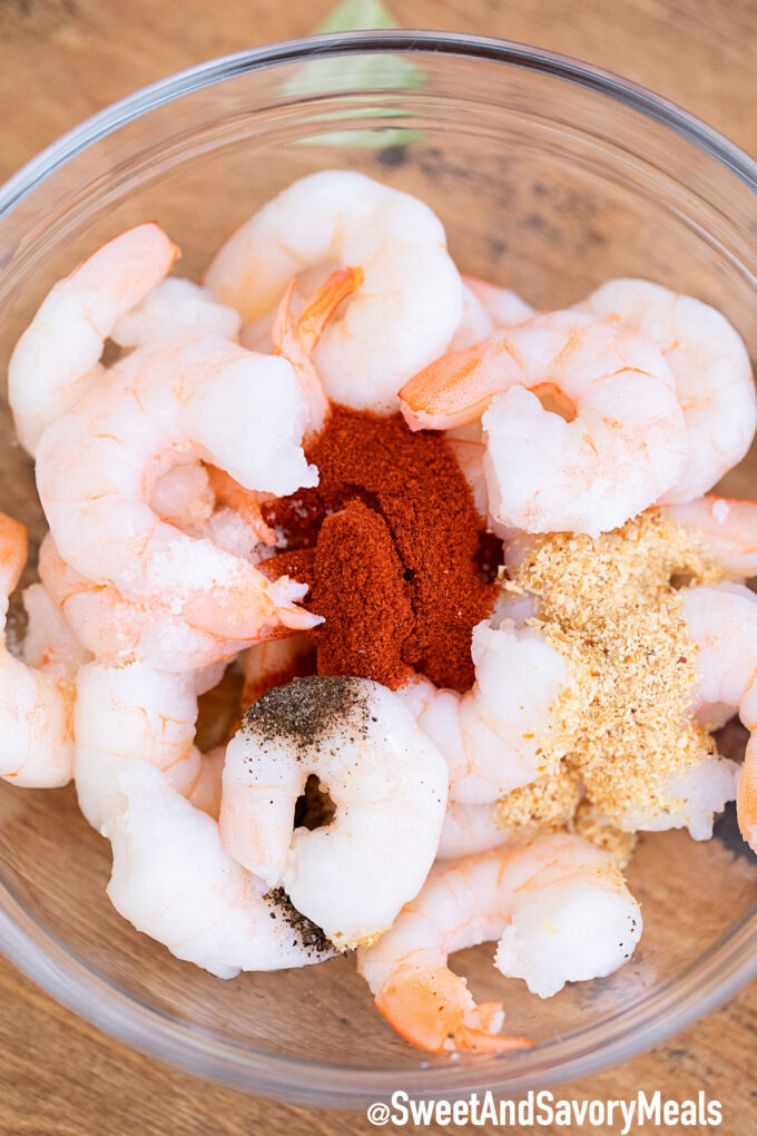 Shrimp with seasoning.