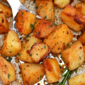 crispy garlic roasted potatoes