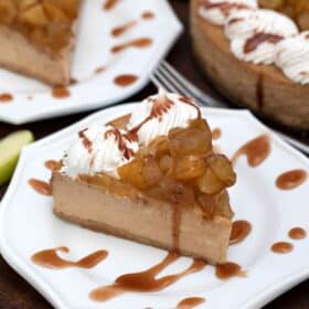 apple pie caramel cheesecake with browned apples