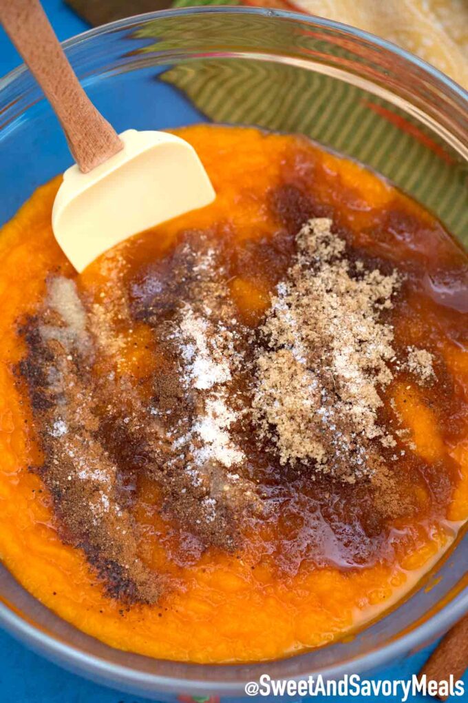 pumpkin pie filling with cinnamon and salt