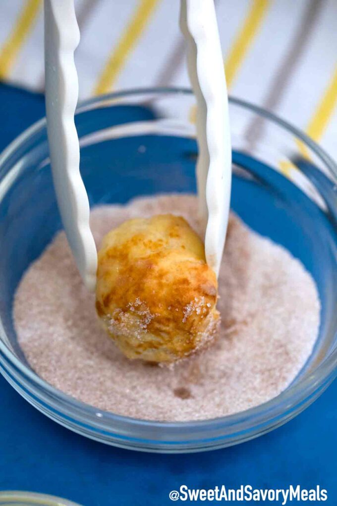 Pumpkin Pretzel Bites With Vanilla Dipping Glaze (Video