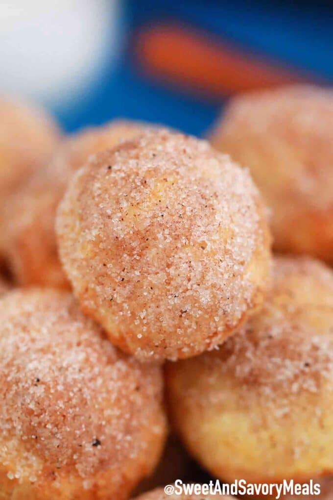 Pumpkin Pretzel Bites With Vanilla Dipping Glaze (Video