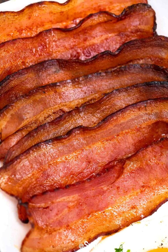 The Original Makin Bacon Microwave Bacon Dish - Makes Crispy Bacon in  Minutes - Simple, Quick, and Easy to Use - Reduces Fat Content for a  Healthier