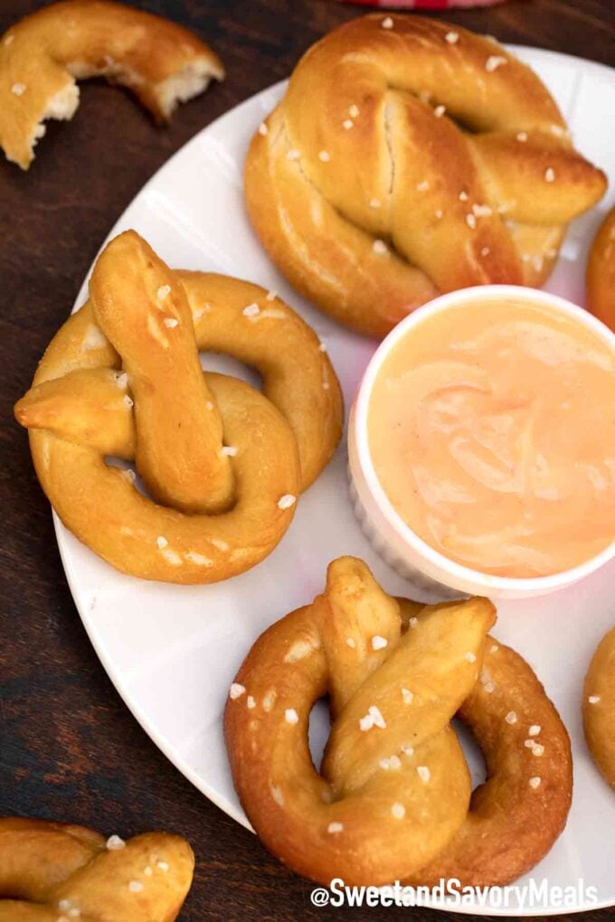 baked soft pretzels with dipping sauce
