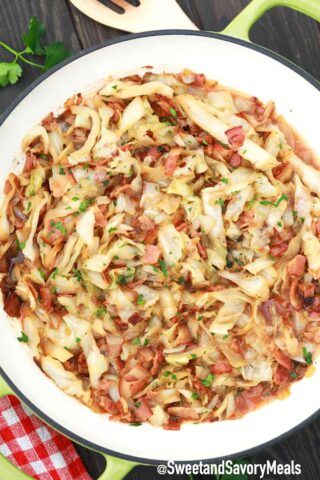 Cabbage with Bacon and Onions [Video] - Sweet and Savory Meals