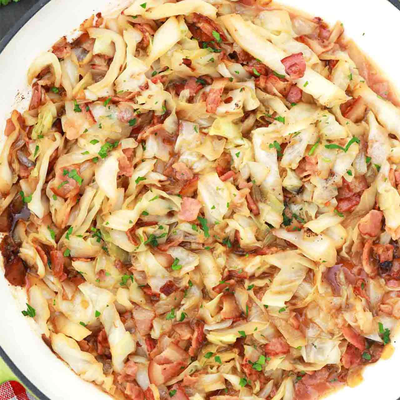 Cabbage with Bacon and Onions [Video] - Sweet and Savory Meals