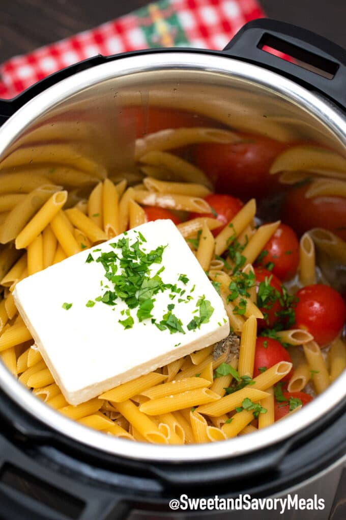 pasta cherry tomatoes and feta in the instant pot