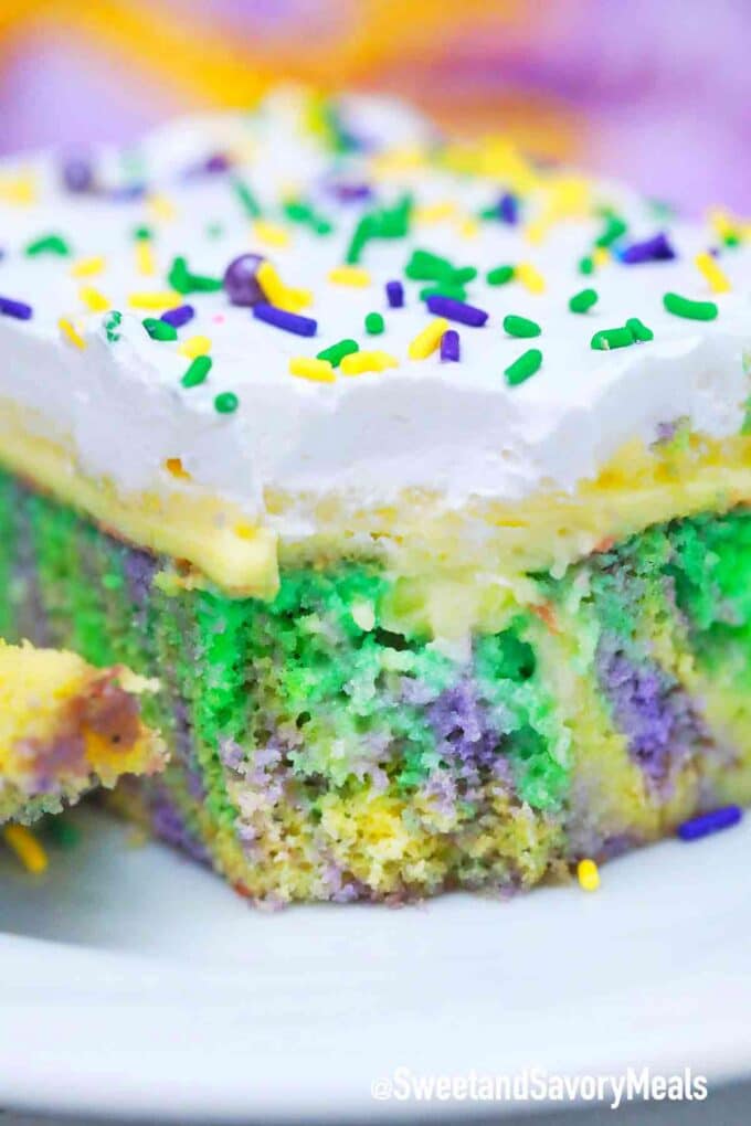 king cake poke cake interior