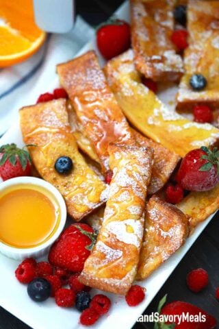 air fryer French toast sticks with berries