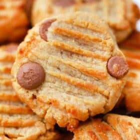 air fryer peanut butter cookies with chocolate chips