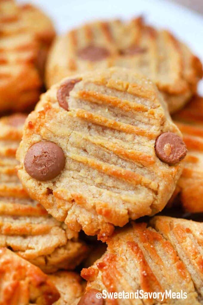 air fryer peanut butter cookies with chocolate chips