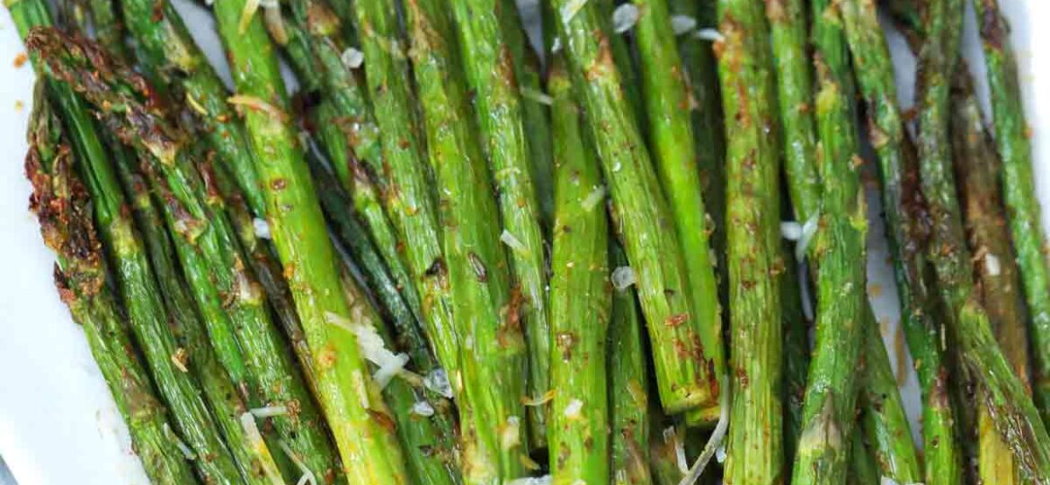 air fryer asparagus on a plate