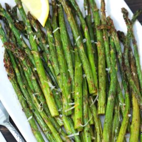 air fryer asparagus on a plate