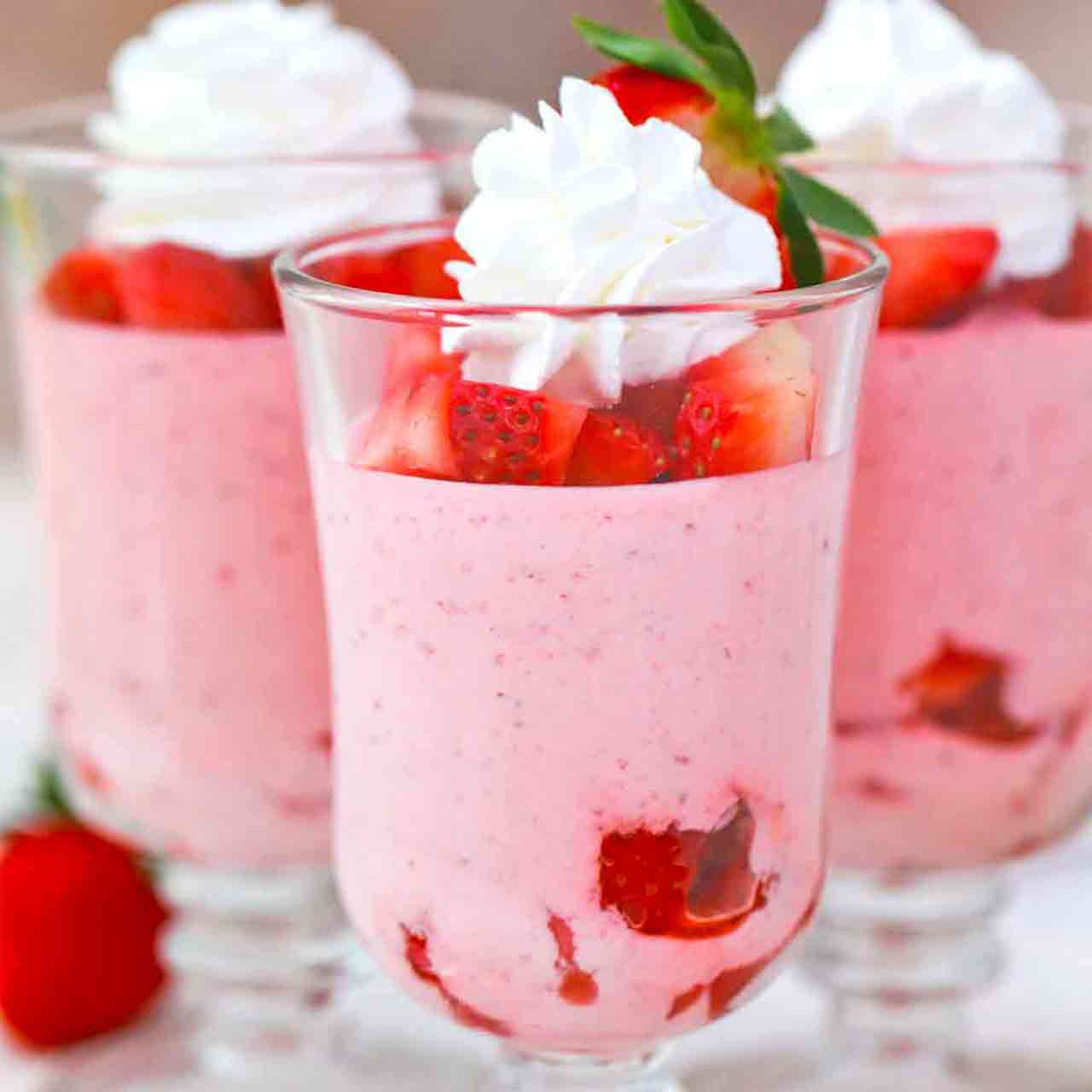 Strawberry Mousse Recipe [Video] - Sweet and Savory Meals