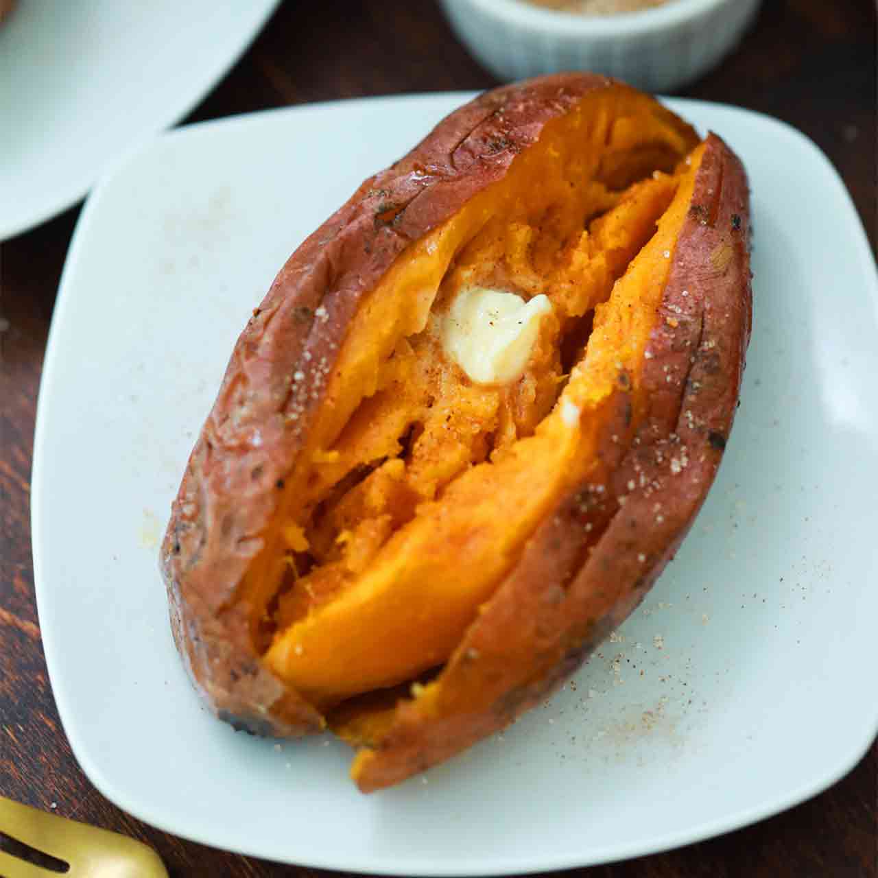 Air Fryer Baked Sweet Potatoes [Video] - Sweet and Savory Meals