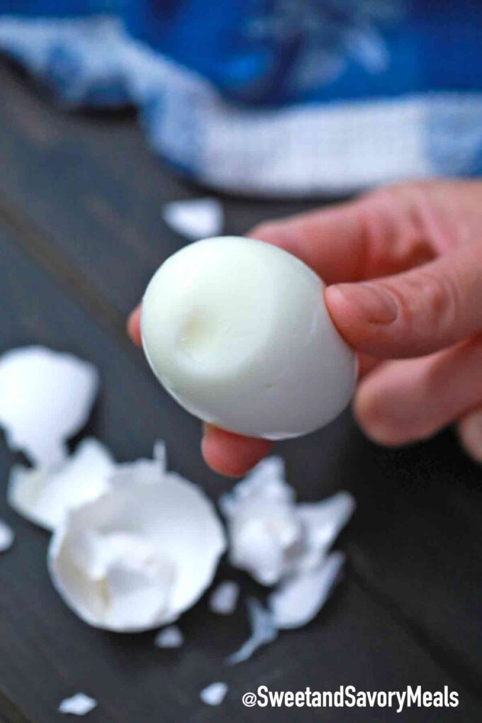 peeling hard boiled eggs