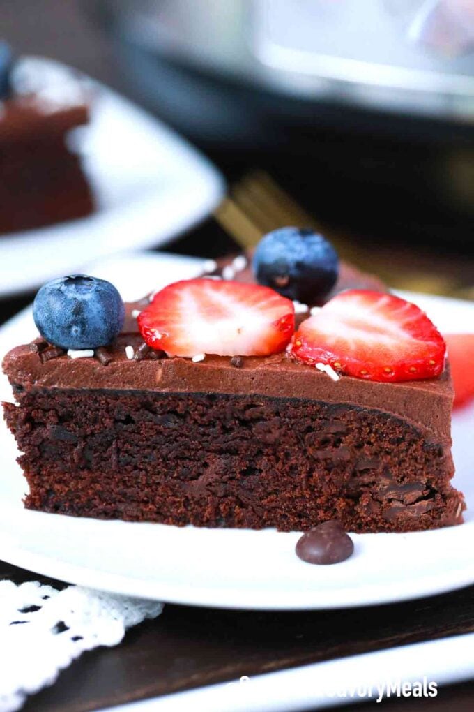 https://sweetandsavorymeals.com/wp-content/uploads/2021/05/pressure-cooker-chocolate-cake-680x1020.jpg