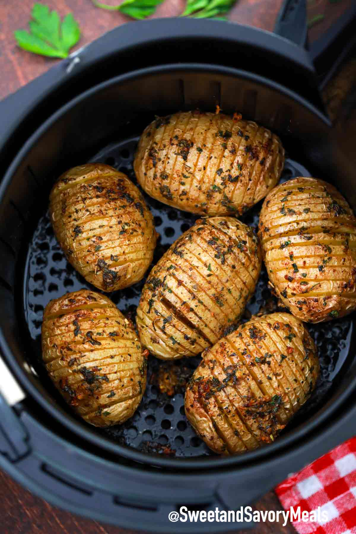 Empirisk Kor komme ud for Air Fryer Hasselback Potatoes [Video] - Sweet and Savory Meals