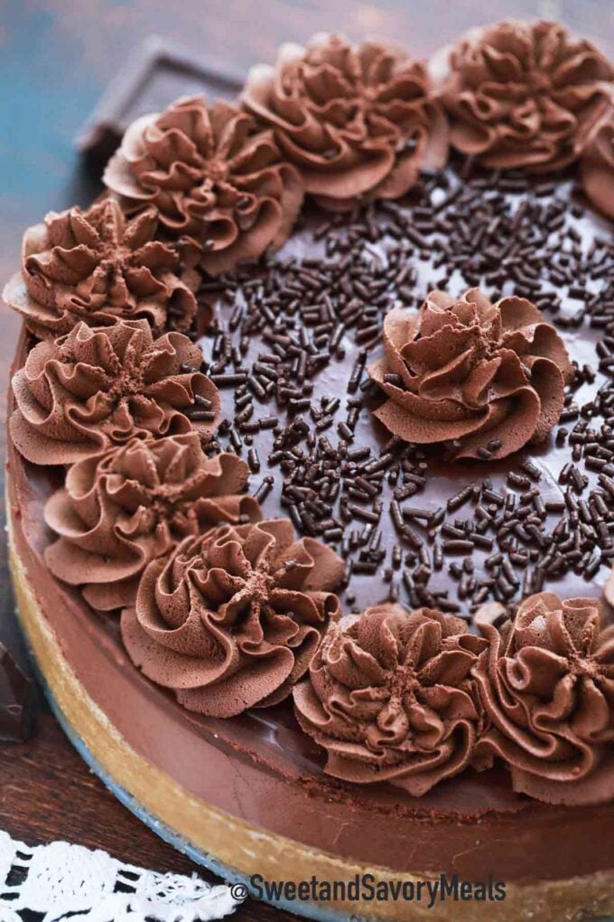no bake chocolate cheesecake with chocolate ganache and chocolate whipped cream