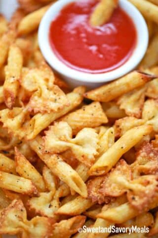 pasta chips with dipping sauce