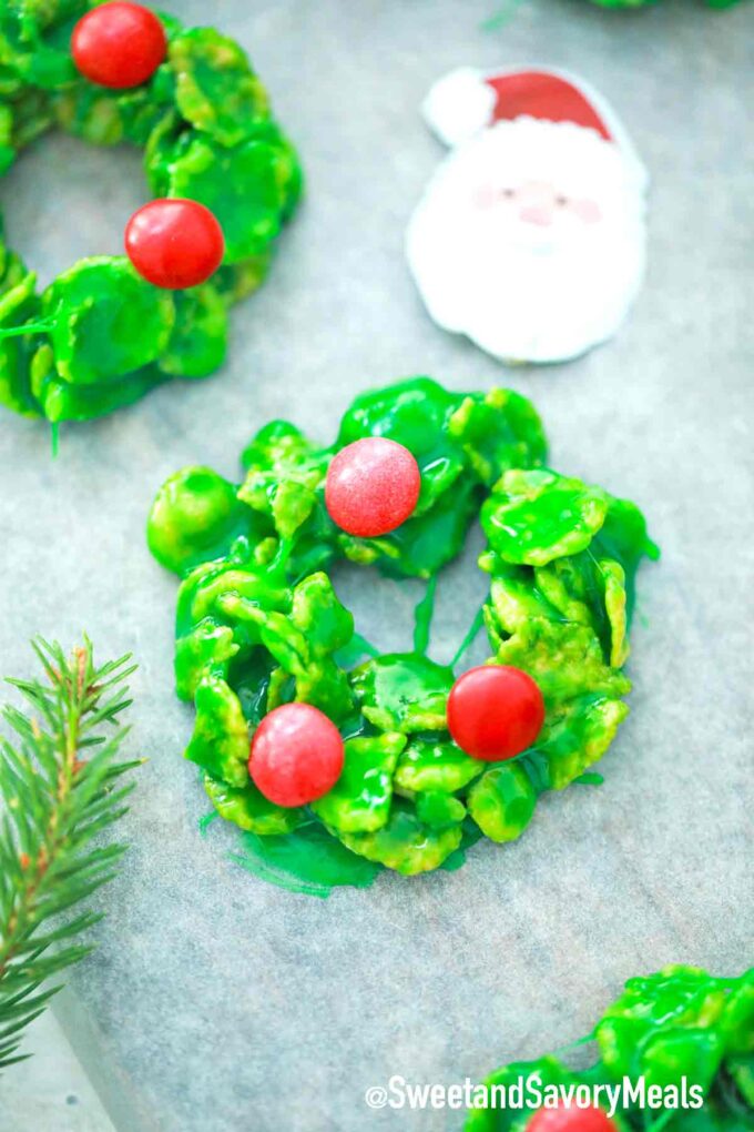 green and red christmas wreath cookies