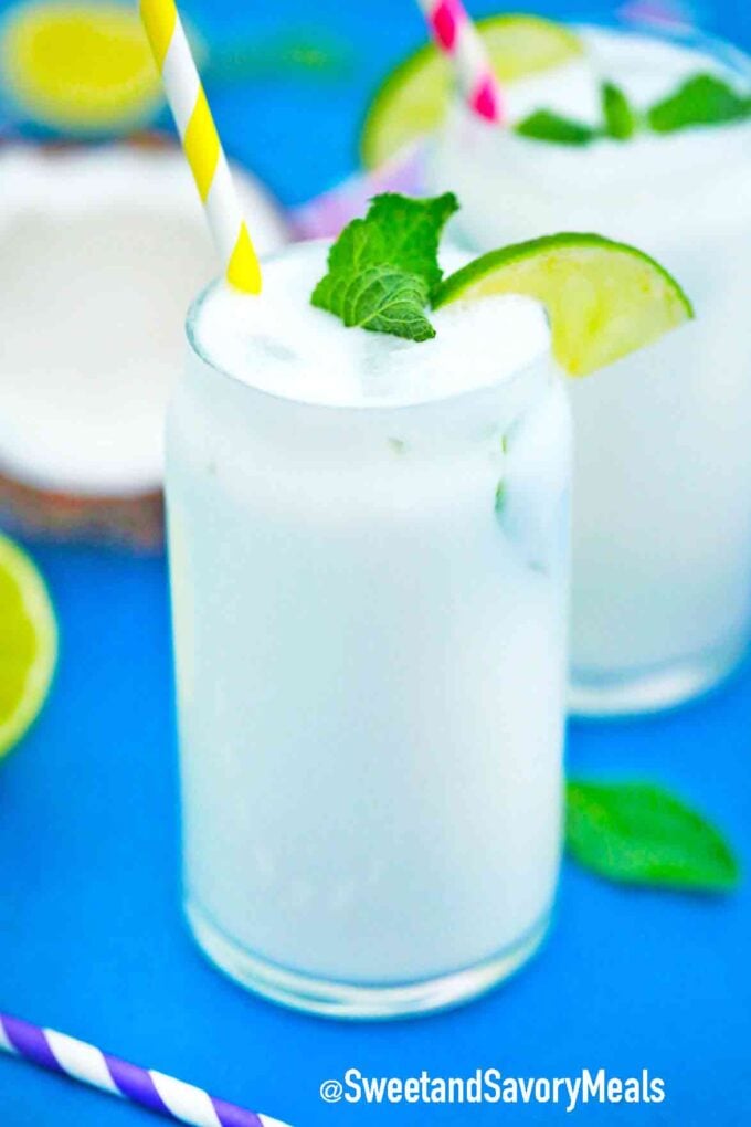 coconut mojitos with lime and mint