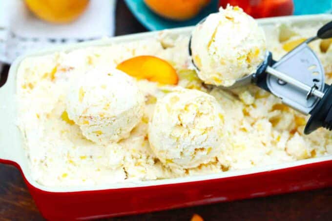 a dish of peaches and cream ice cream
