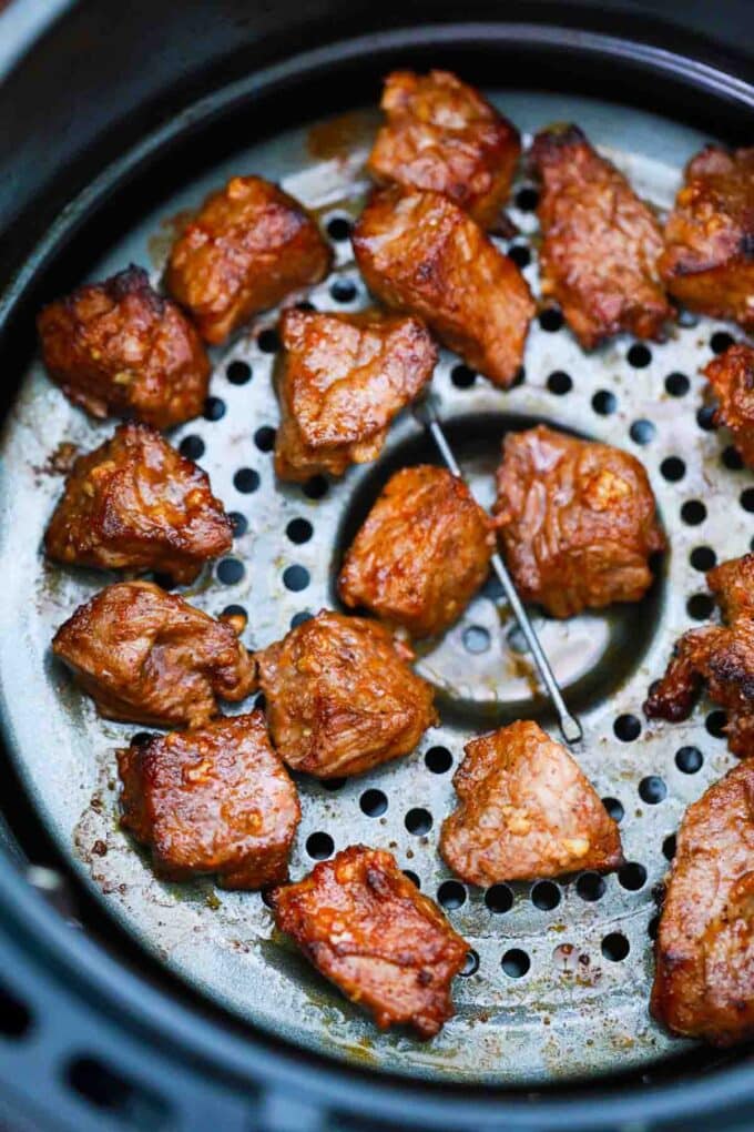 air fryer steak bites in the air fryer basket