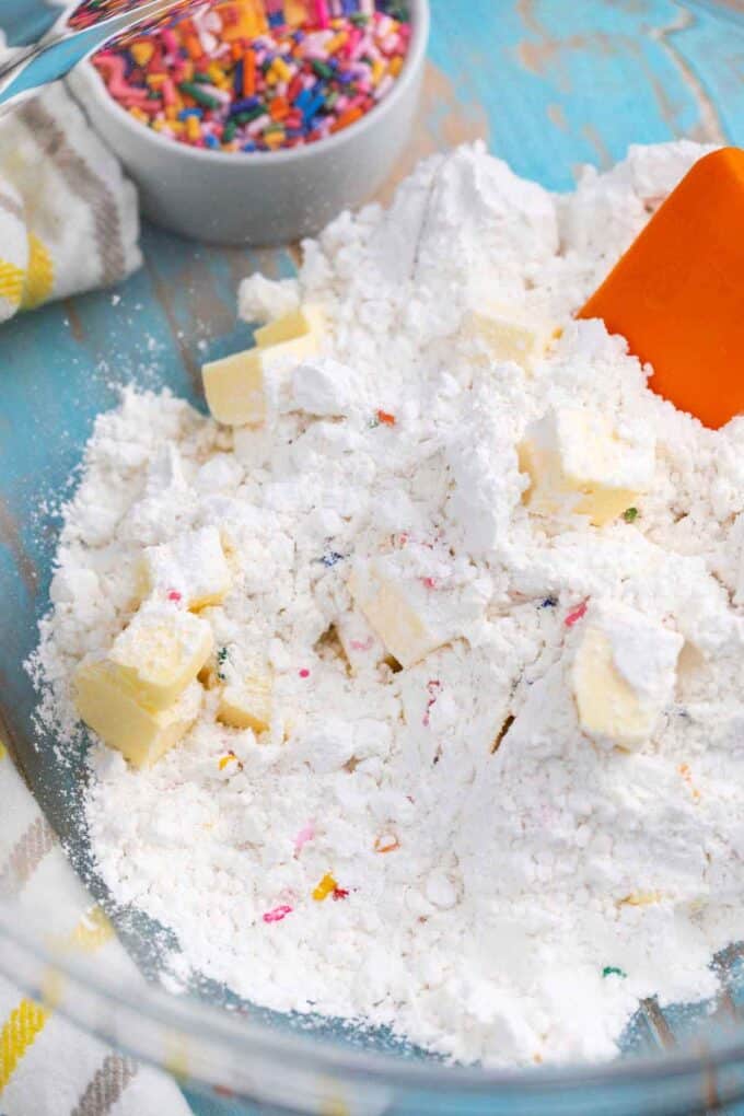 mixing sugar, cake mix and butter in a bowl