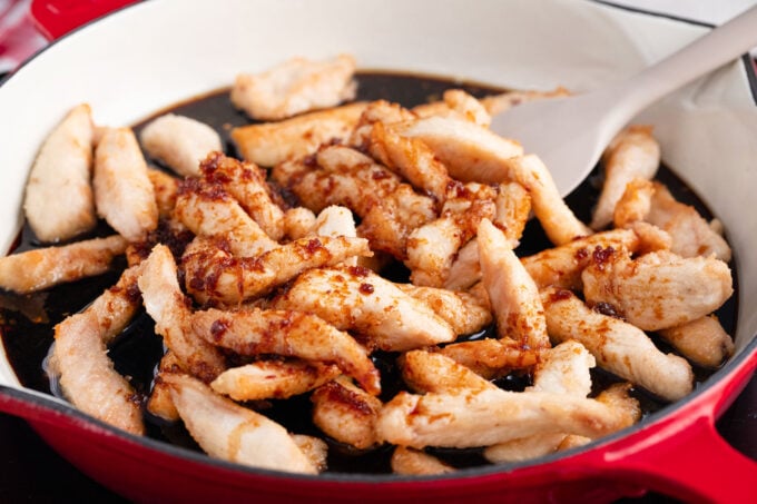 Adding crispy chicken into Mongolian sauce.