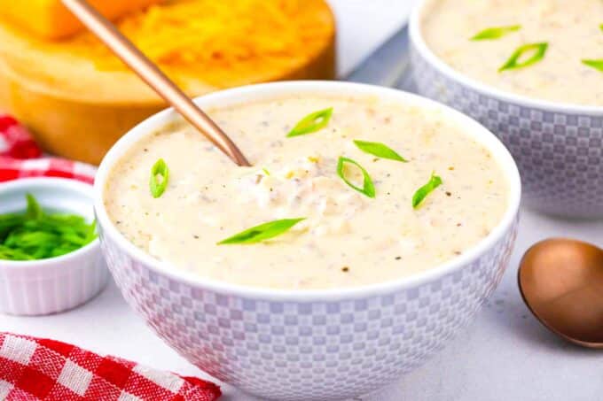 homemade cheeseburger soup in bowls