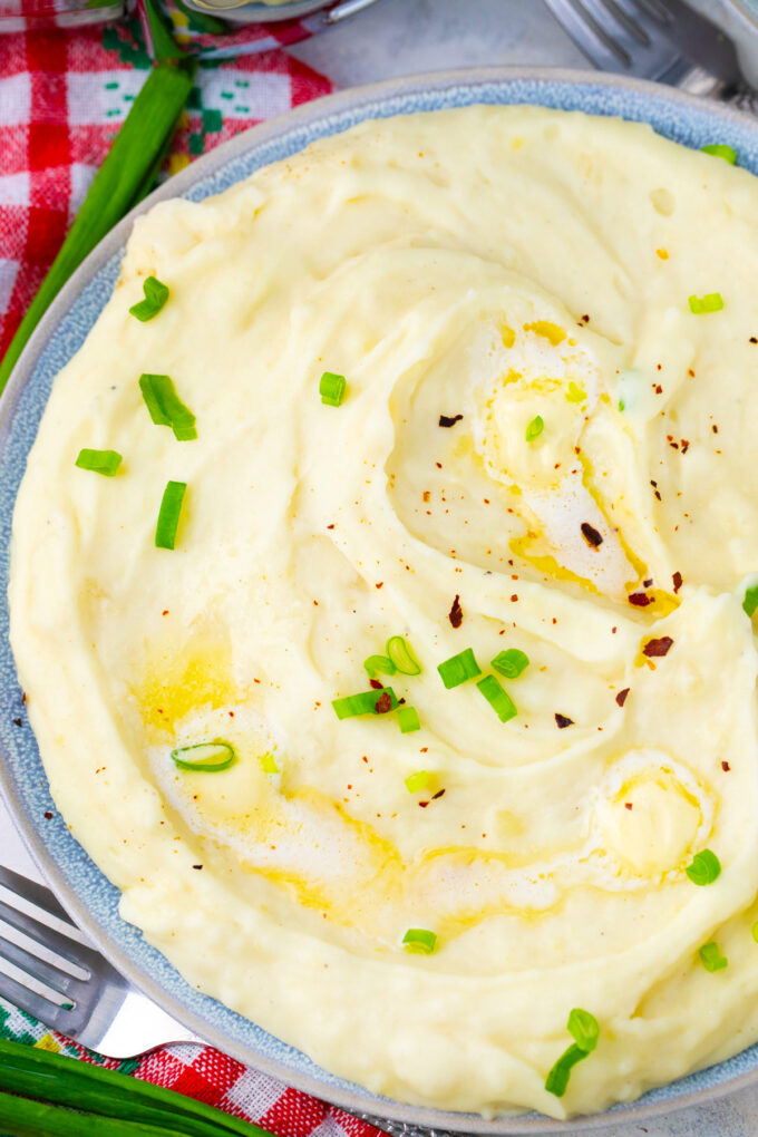 Rich and creamy slow cooker mashed potatoes.
