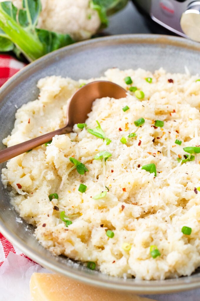A bowl of Instant Pot creamy mashed cauliflower.