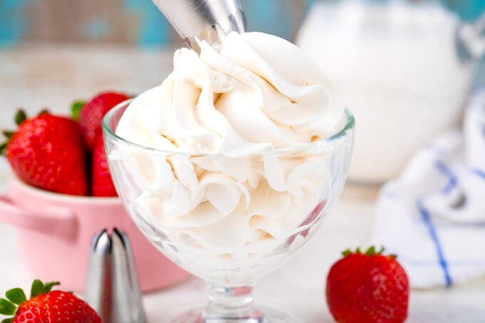 Fluffy homemade whipped cream/