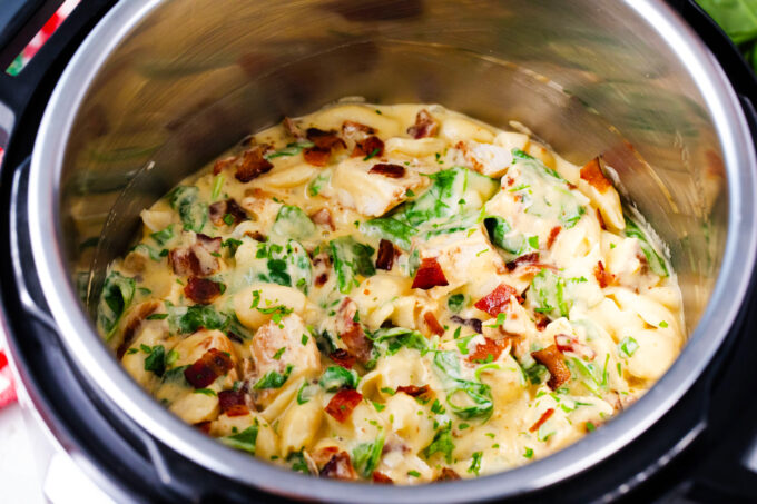 Cheesy instant pot chicken bacon ranch pasta shells.