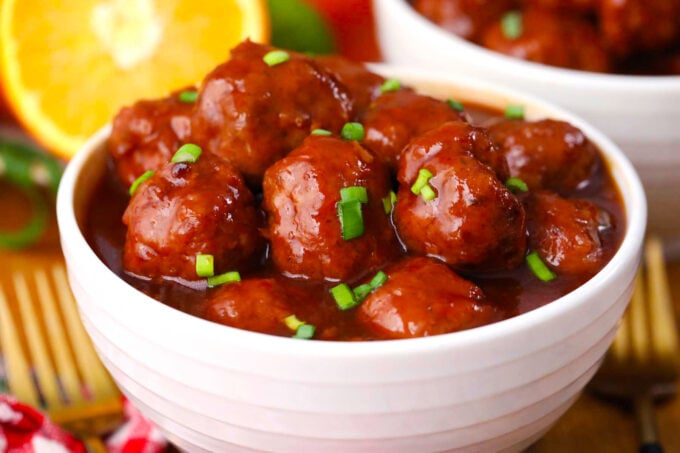 A bowl of juicy BBQ crockpot meatballs.