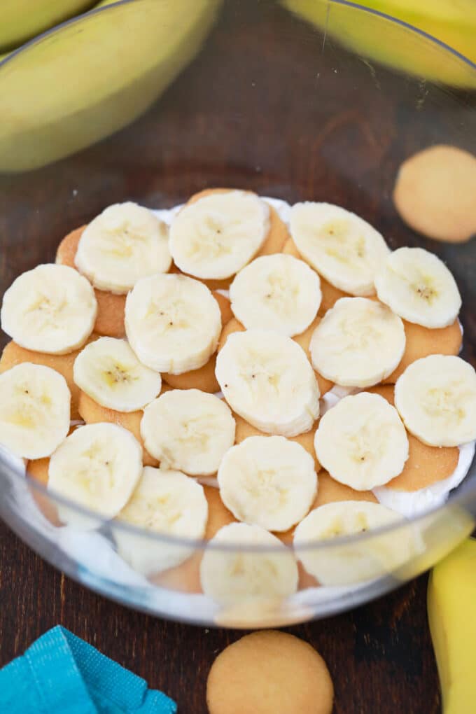 Assembling Magnolia Bakery Banana Pudding.