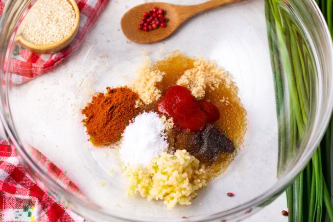 Garlic brown sugar sauce ingredients.
